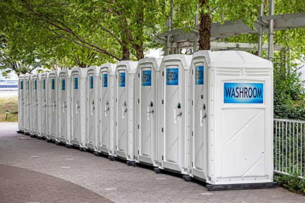 Porta potty delivery and setup in Lake Sarasota, FL